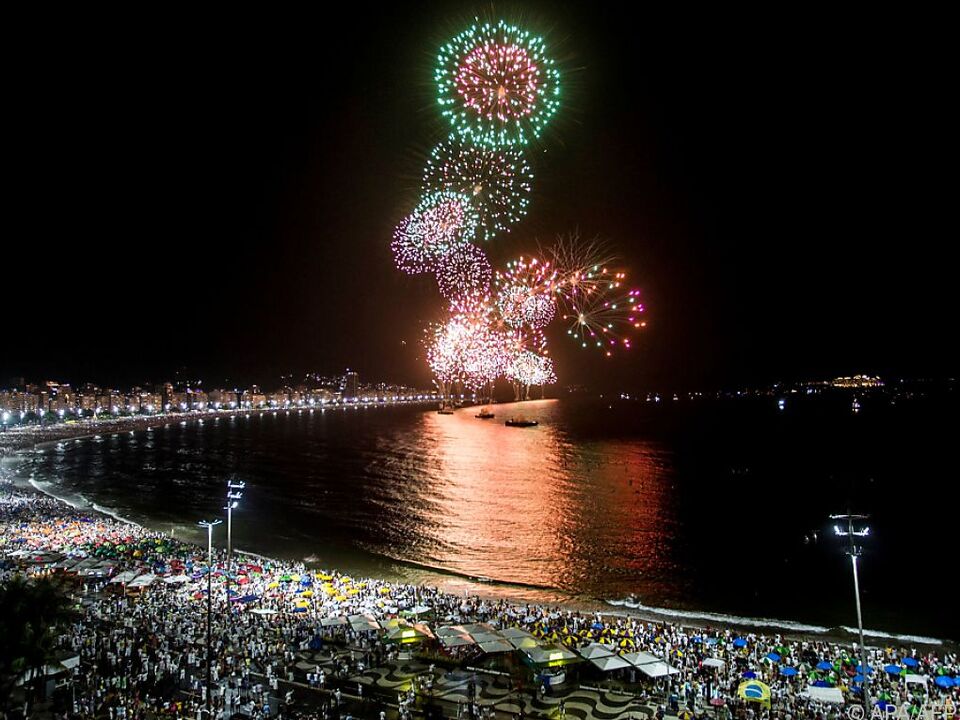 Feuerwerk über der Copacabana