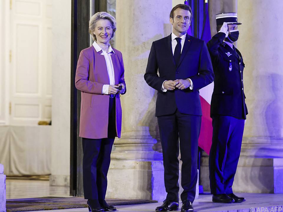 Frankreichs Präsident Macron und EU-Kommissionschefin von der Leyen