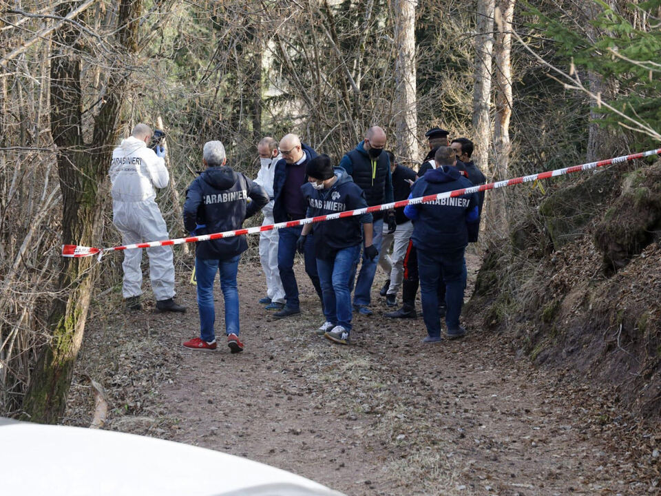 Femminicidio, seguito dal suicidio dell\'aggressore, in Trentino. Un uomo di 56 anni ha ucciso la moglie, 50 anni, con un\'arma da fuoco che ha poi rivolto verso se stesso. La tragedia si è verificata nel comune di Castello Molina di Fiemme, 29 marzo 2022.athesiadruck2_2022033020490551_d5b6d702f970785dc731d3c68cba09c4