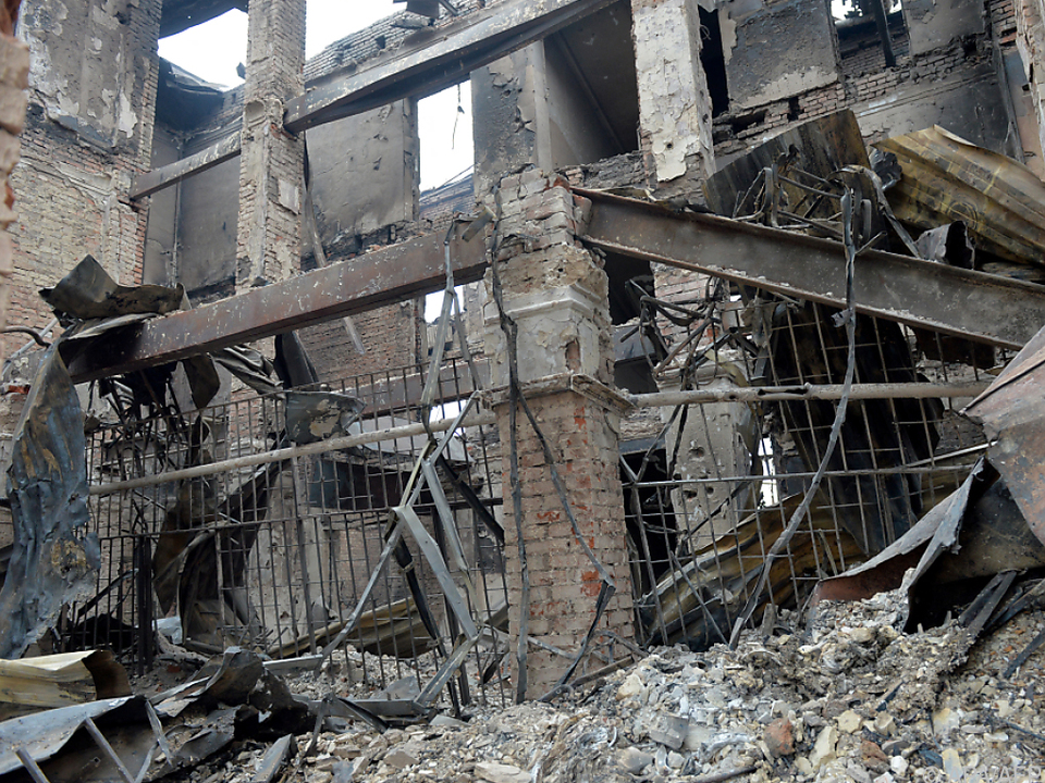 Eine zerstörte Schule in Charkiw