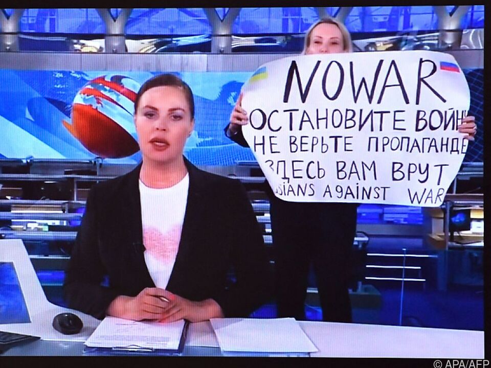 Marina Owssjannikowa protestierte in den russischen Abendnachrichten