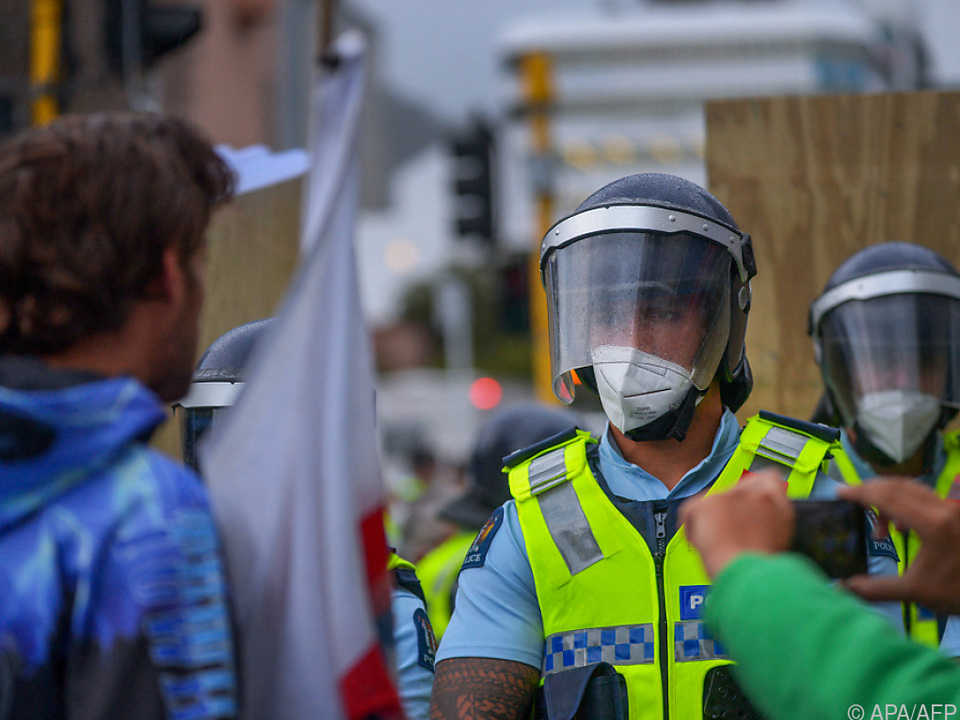 Neuseeländische Polizei räumt Camp von Impfpflicht-Gegnern