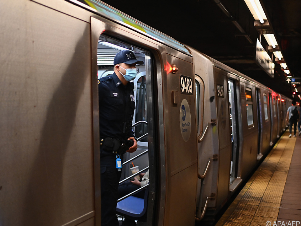 Der U-Bahn-Attentäter von Brooklyn bleibt in Haft