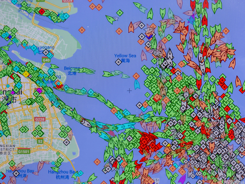 Die Frachtschiffe stauen sich vor dem Hafen von Shanghai