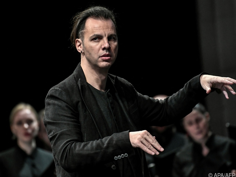 Dirigent Teodor Currentzis leitet ein Ukraine-Benefizkonzert in Wien