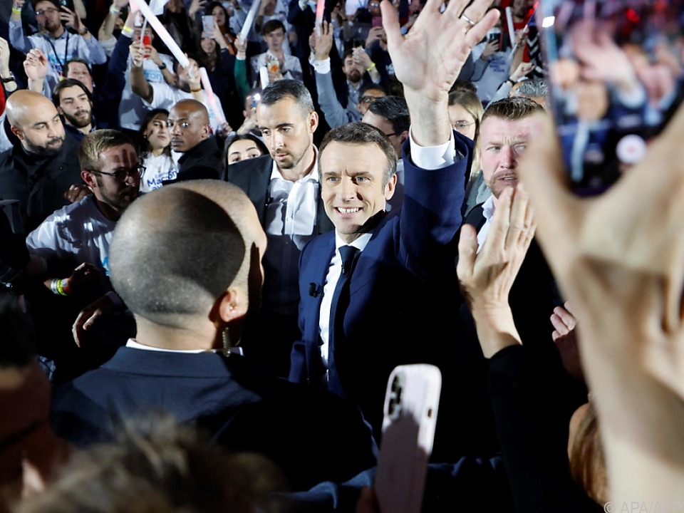 Emmanuel Macron nimmt eine Bad in der Menge seiner Anhänger
