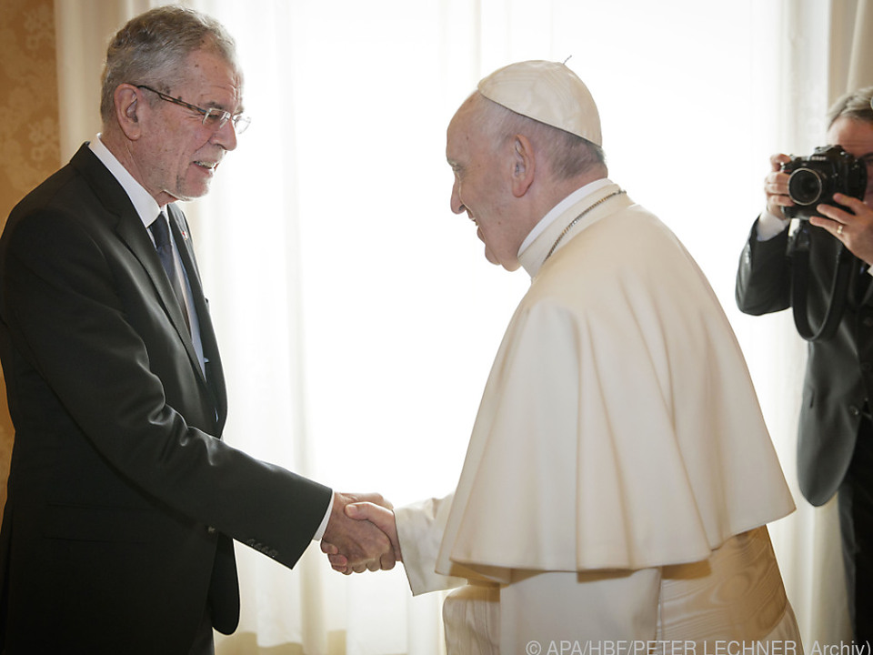 Past Franziskus mit Bundespräsident Alexander Van der Bellen (2017)
