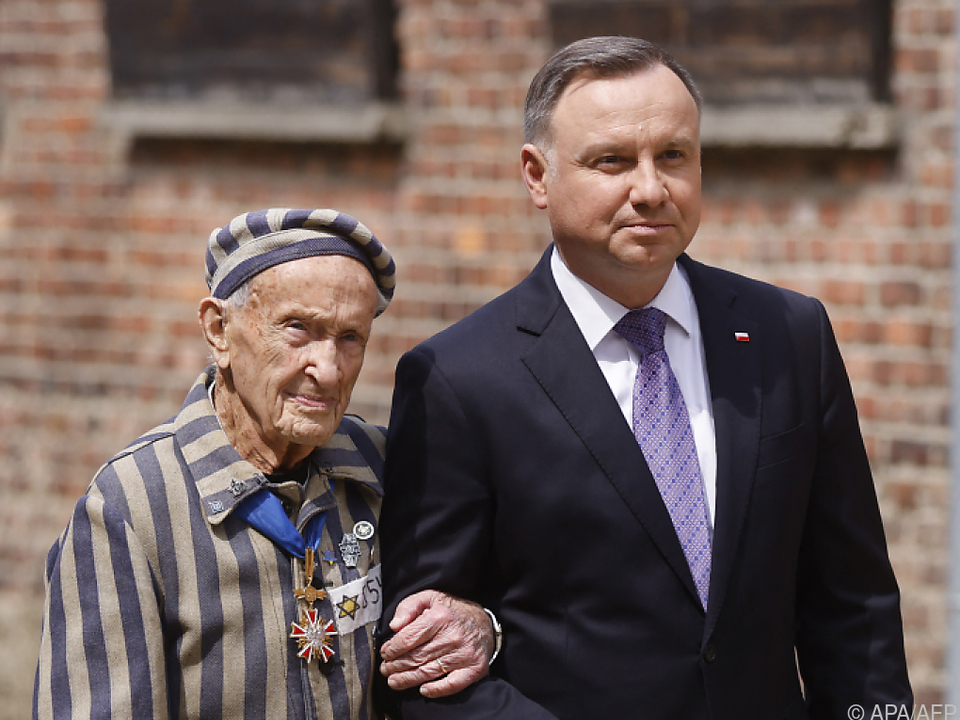 Polens Präsident Duda (re.) mit Holocaust-Überlebendem Edward Mosberg
