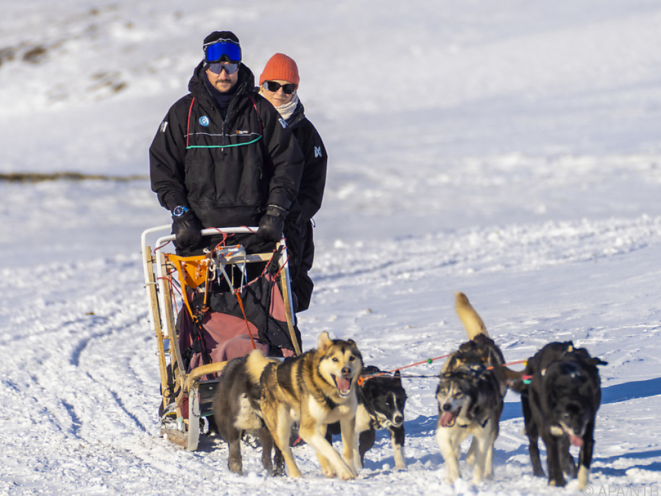 Prinz Haakon und seine Frau unterwegs in Spitzbergen