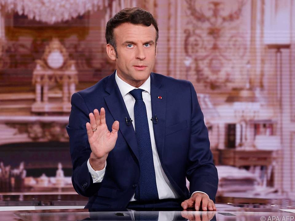 Umfragen sehen Macron vor Le Pen