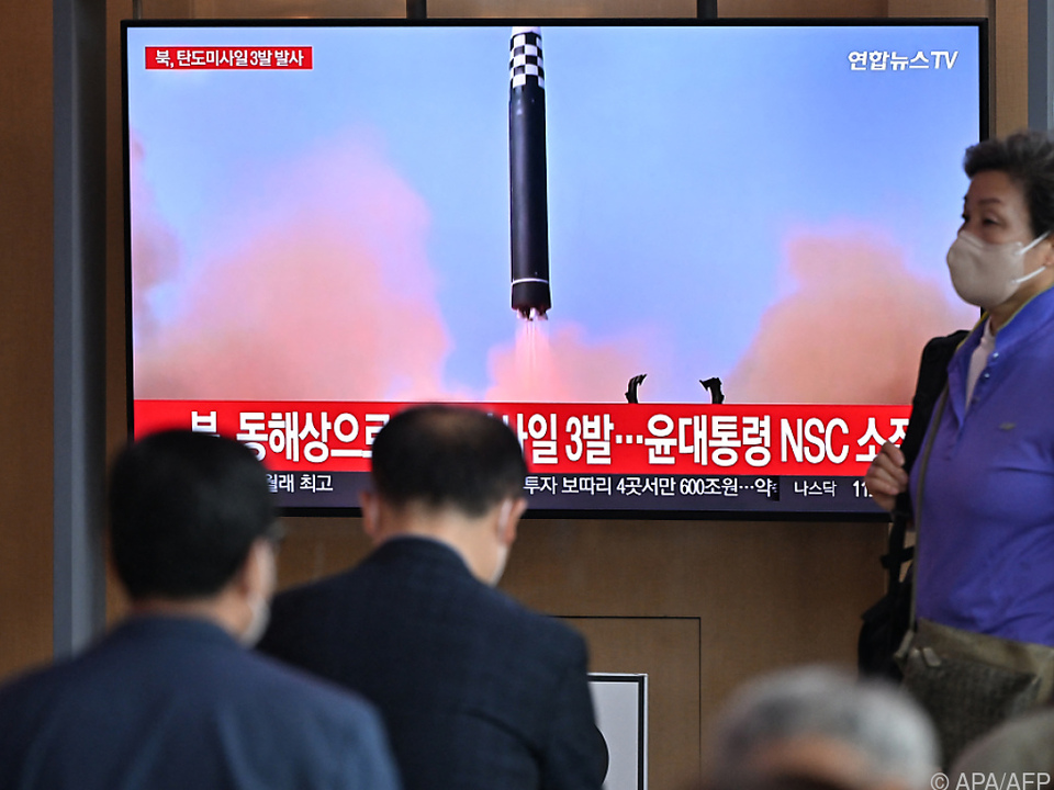 Fernsehaufnahmen des jüngsten Raketentests Nordkoreas