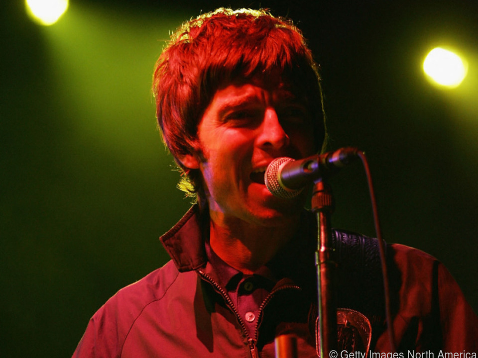 Noel Gallaghers rote Gibson-Gitarre ging 2009 im Streit mit seinem Bruder zu Bruch