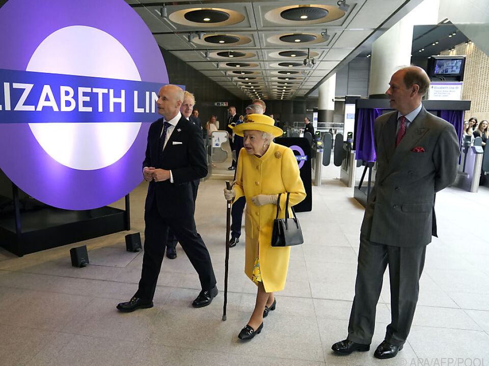 Queen Elizabeth hat nun eine eigene U-Bahn-Linie in London