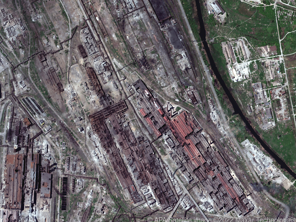 Russische Phosphorbomben auf Stahlwerk in Mariupol