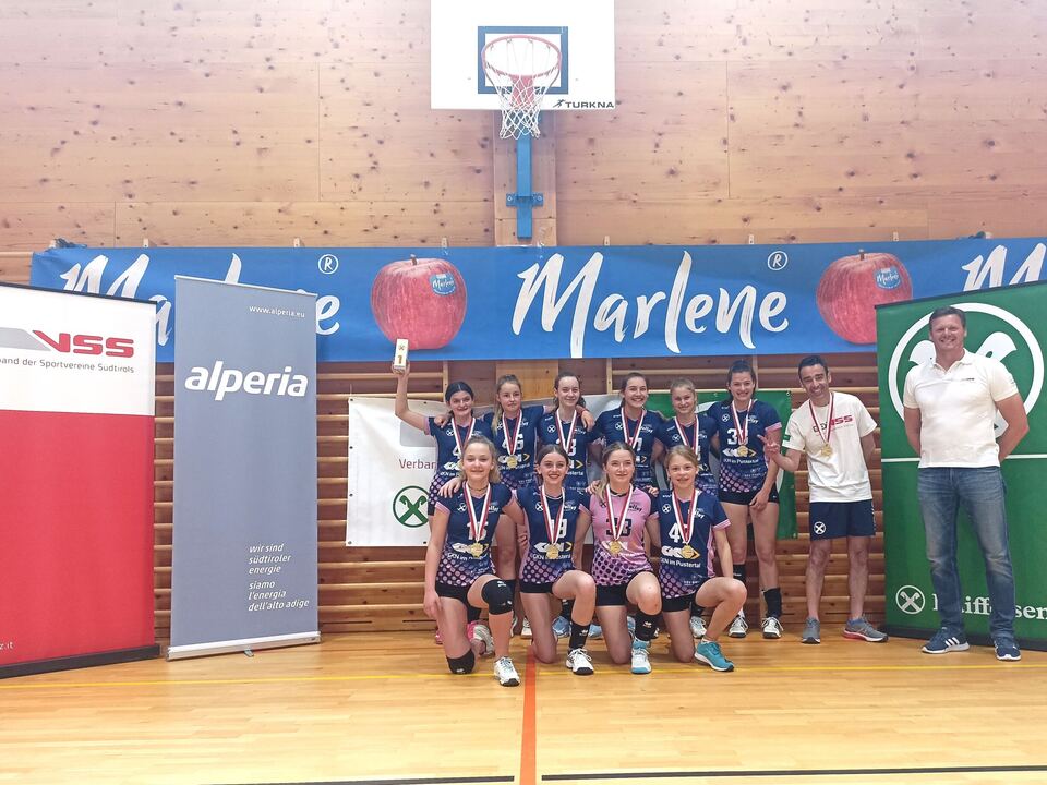 VSS-Raiffeisen Volleyball-Finalspiele Siegerinnen U15 SSV Bruneck