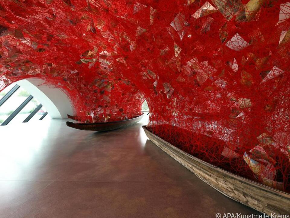 Chiharu Shiotas rotes Fadenzelt thematisiert die Donau