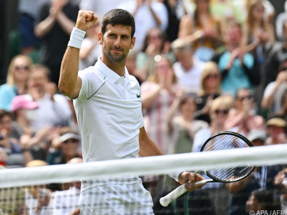 Djokovic-locker-in-dritter-Wimbledon-Runde