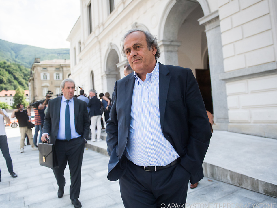 Für Michel Platini (vorne) wird Bewährungs- und Geldstrafe gefordert
