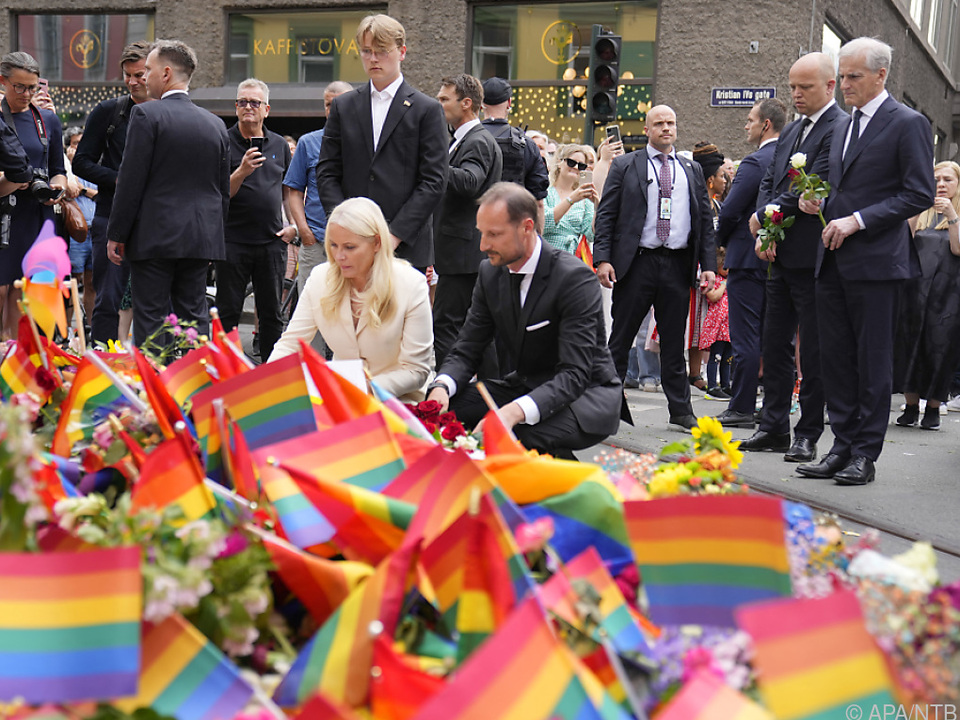 Norwegens Kronprinzenpaar besuchen Ort des Terroranschlags