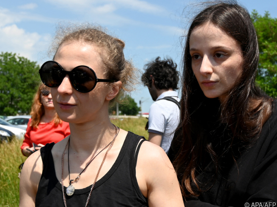 Pussy-Riot-Musikerin Maria Aljochina mit Bandkollegin Lucy Stein