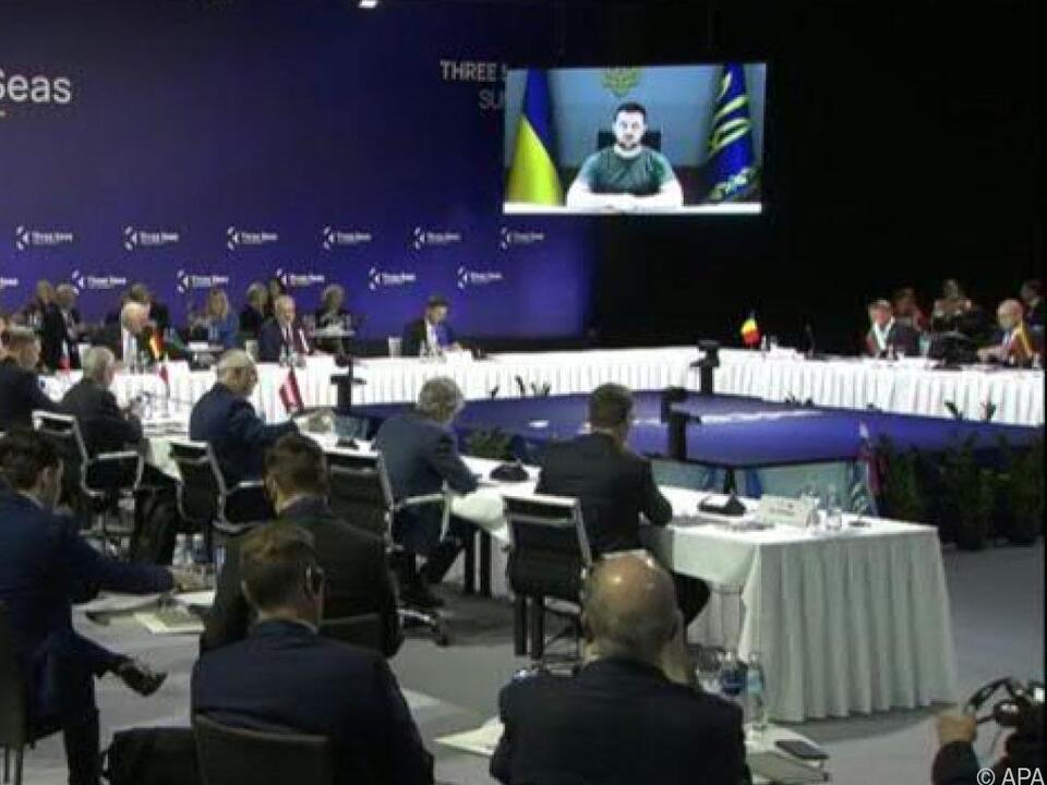 Selenskyj sprach per Video zu den Präsidenten der Drei-Meere-Initiative