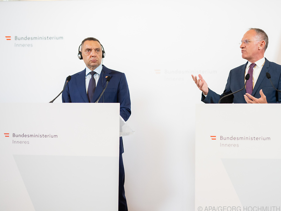 Die Innenminister Serbiens (l.) und Österreichs im Juni in Wien