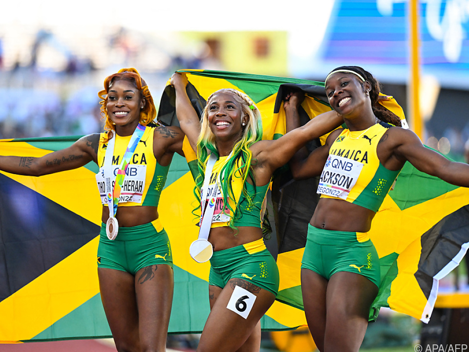 Jamaikanerinnen über 100 m mit Gold, Silber, Bronze