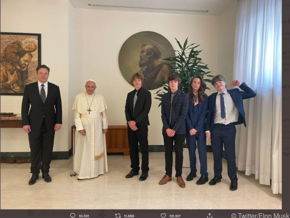 Musk postete auf Twitter ein Bild mit dem Papst