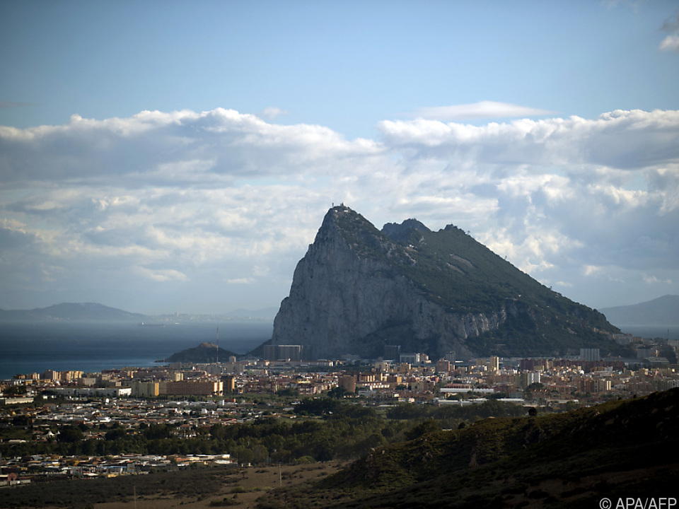 Gibraltar droht Umweltkatastrophe: Frachter vor der Küste leck