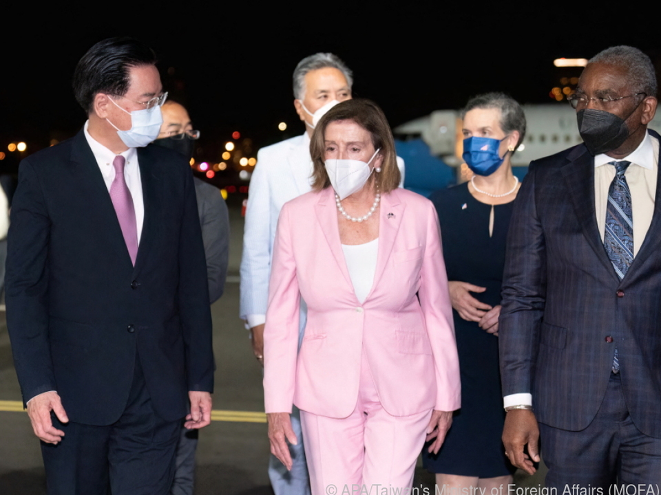 Pelosi traf spätabends am Flughafen von Taipeh ein