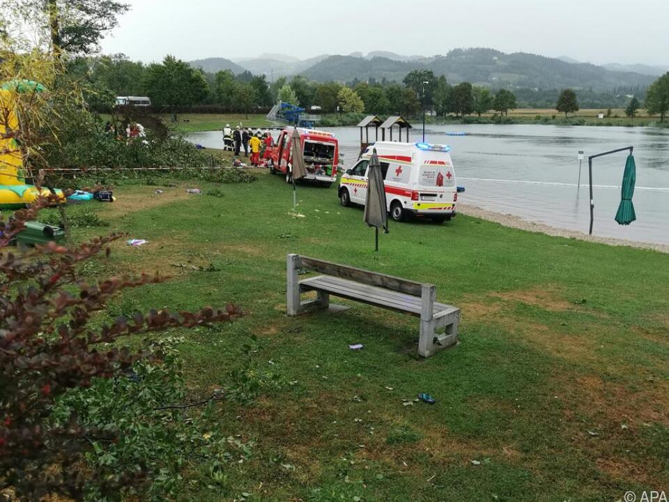 Rettungkräfte an See im Lavanttal im Großeinsatz