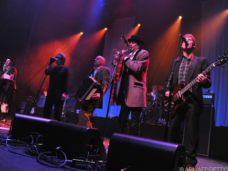 The Pogues bei einem Auftritt im Jahr 2011