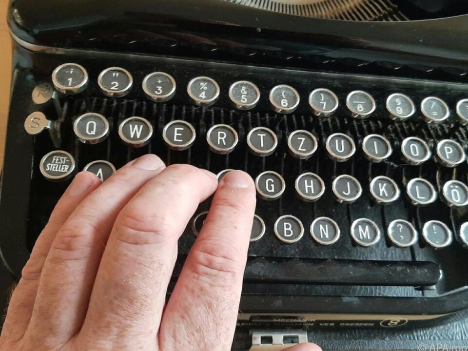 Wer Spaß daran hat, kann auch auf der Schreibmaschine Tippen lernen