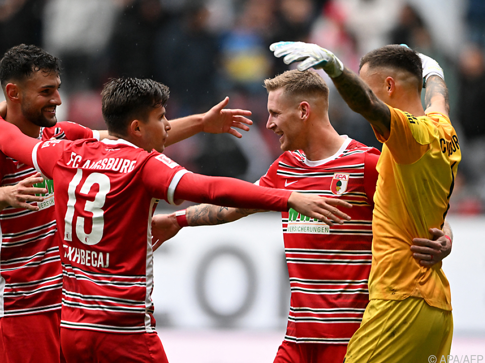 Augsburg jubelt über Sieg gegen Bayern