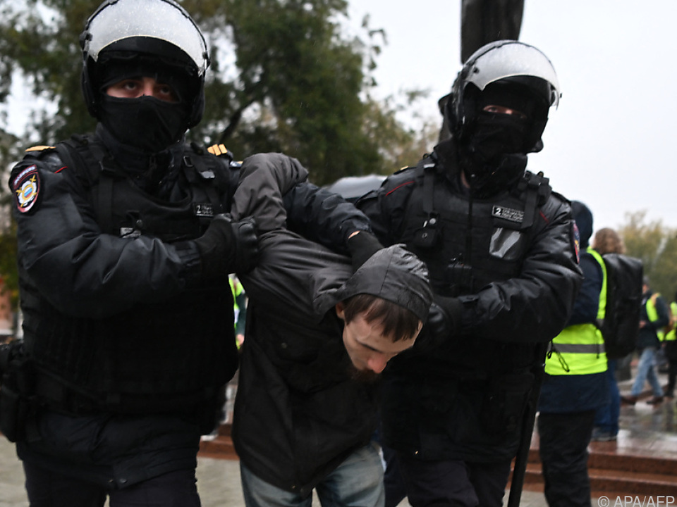 Polizei in Moskau geht hart gegen Demonstranten vor