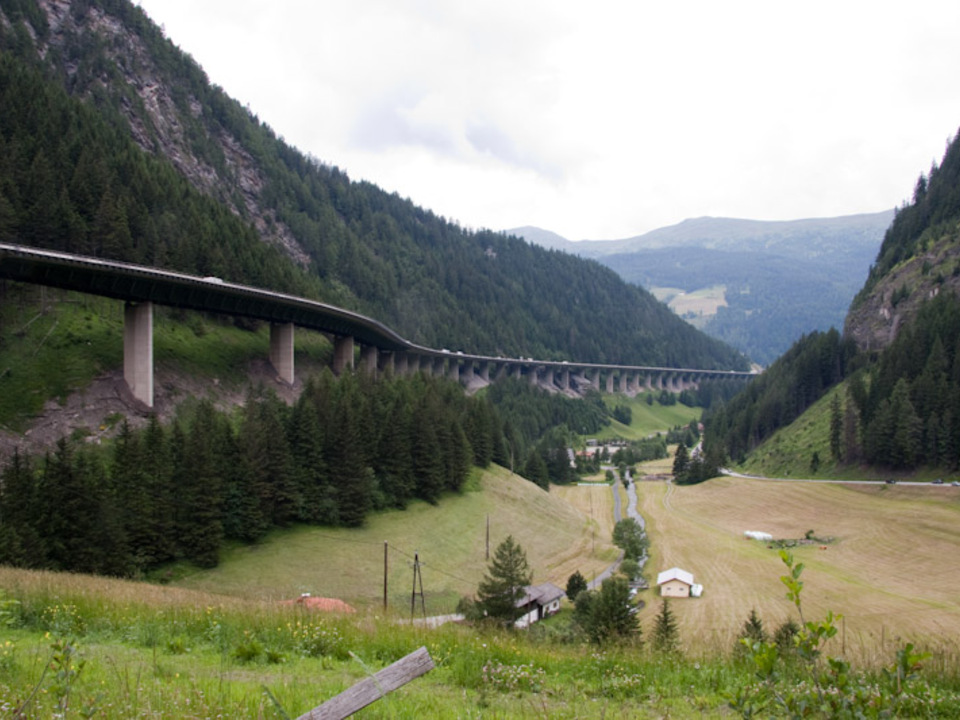 Lueg-Brücke Brenner,_Austria,_Summer_2009_-_panoramio