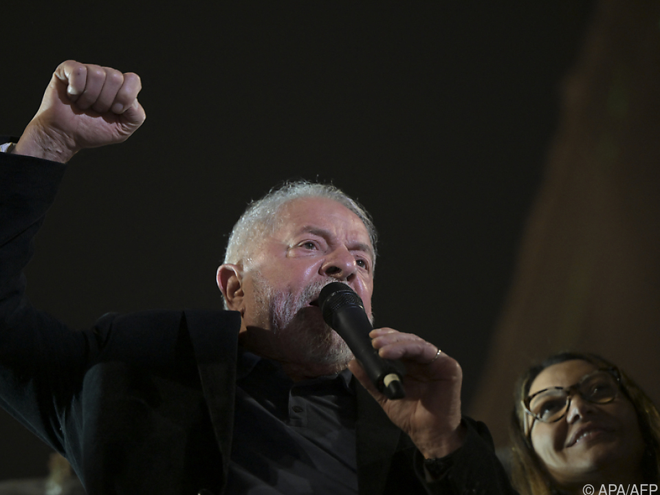 Ex-Präsident Lula führt liegt knapp vor Amtsinhaber Bolsonaro