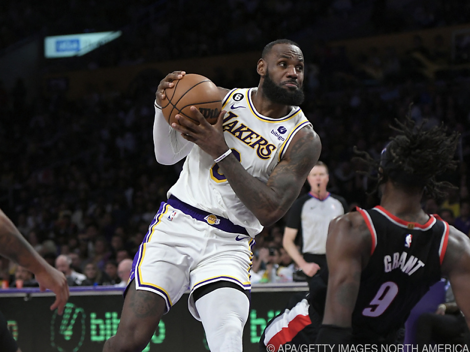 LeBron James (Mitte) kommt mit den Lakers nicht in Schwung