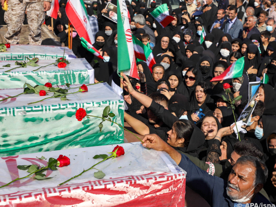 Begräbnisse der Opfer werden zu Kundgebungen gegen das Regime