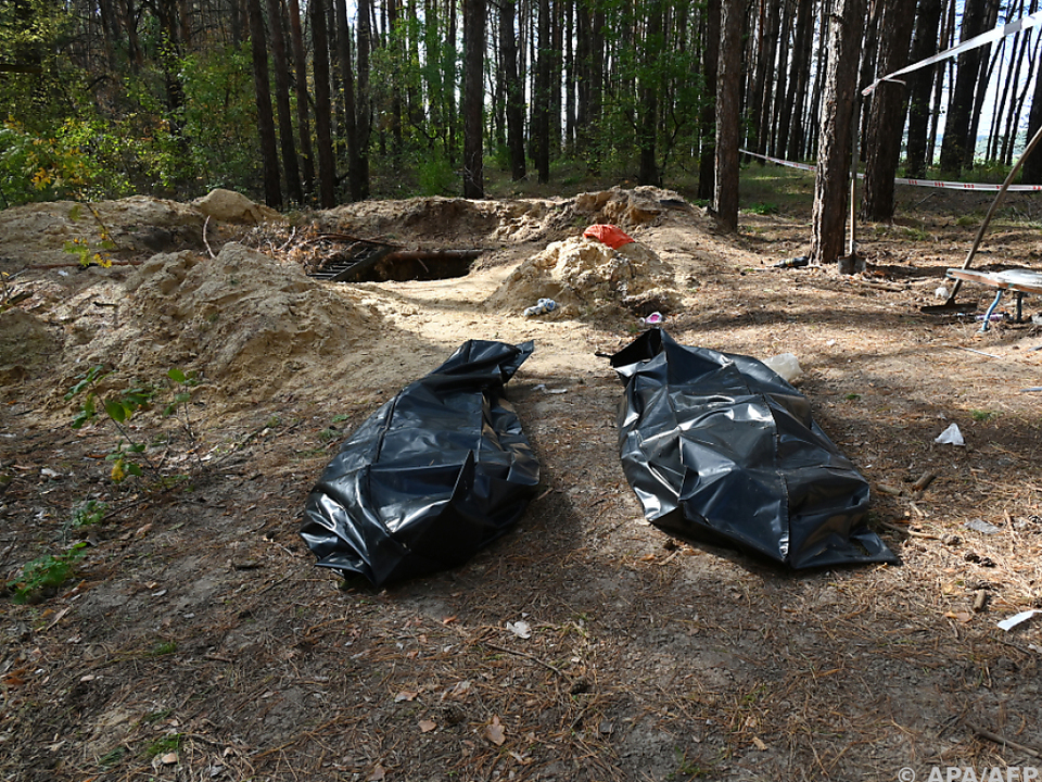 Immer wieder werden Massengräber in der Ukraine gefunden