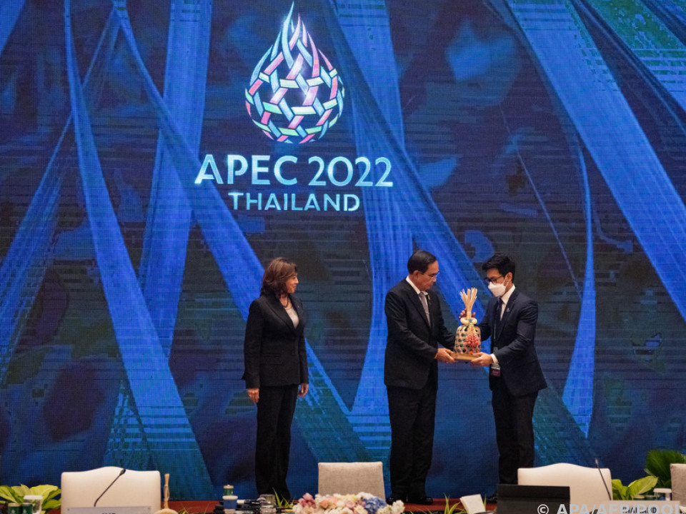Thailands Premier Prayut und US-Vize Harris bei APEC-Gipfel