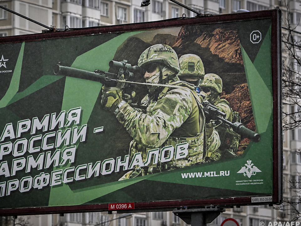 Werbeplakat der russischen Armee in Moskau