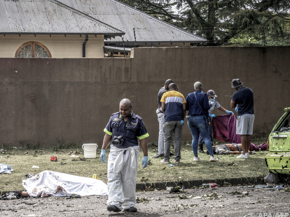 Aufräumarbeiten nach Gastanker-Explosion bei Johannesburg