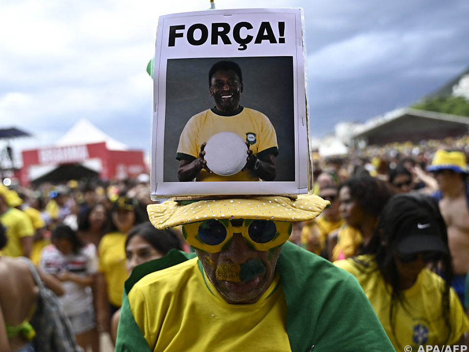 Fans an der Copacabana wünschten Pelé gute Besserung