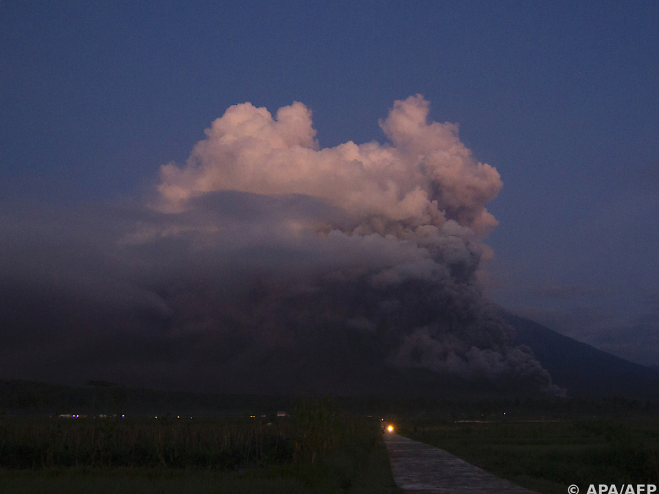 Höchste Warnstufe wegen Vulkan Semeru