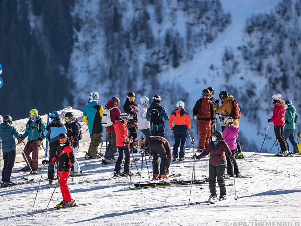 Hohe Bedeutung des Wintertourismus dämpft Wirtschaftserholung in Tirol