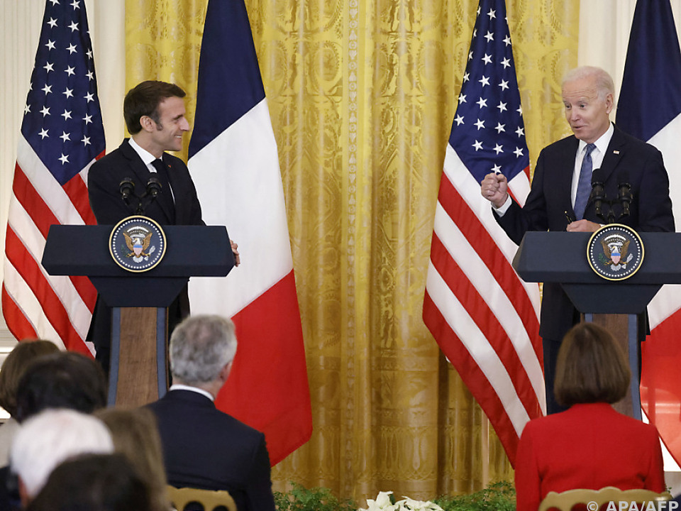 Macron wurde von Biden feierlich im Weißen Haus empfangen