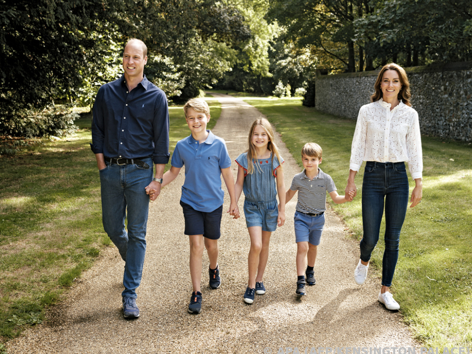 Prinz William mit Kate und ihren drei Kindern