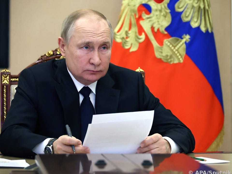 Putin bei seiner live im russischen Fernsehen übertragenen Rede