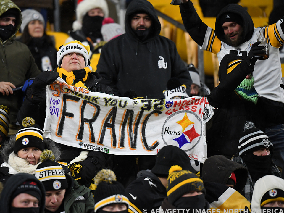 Steelers-Fans mit Gedenken an Harris